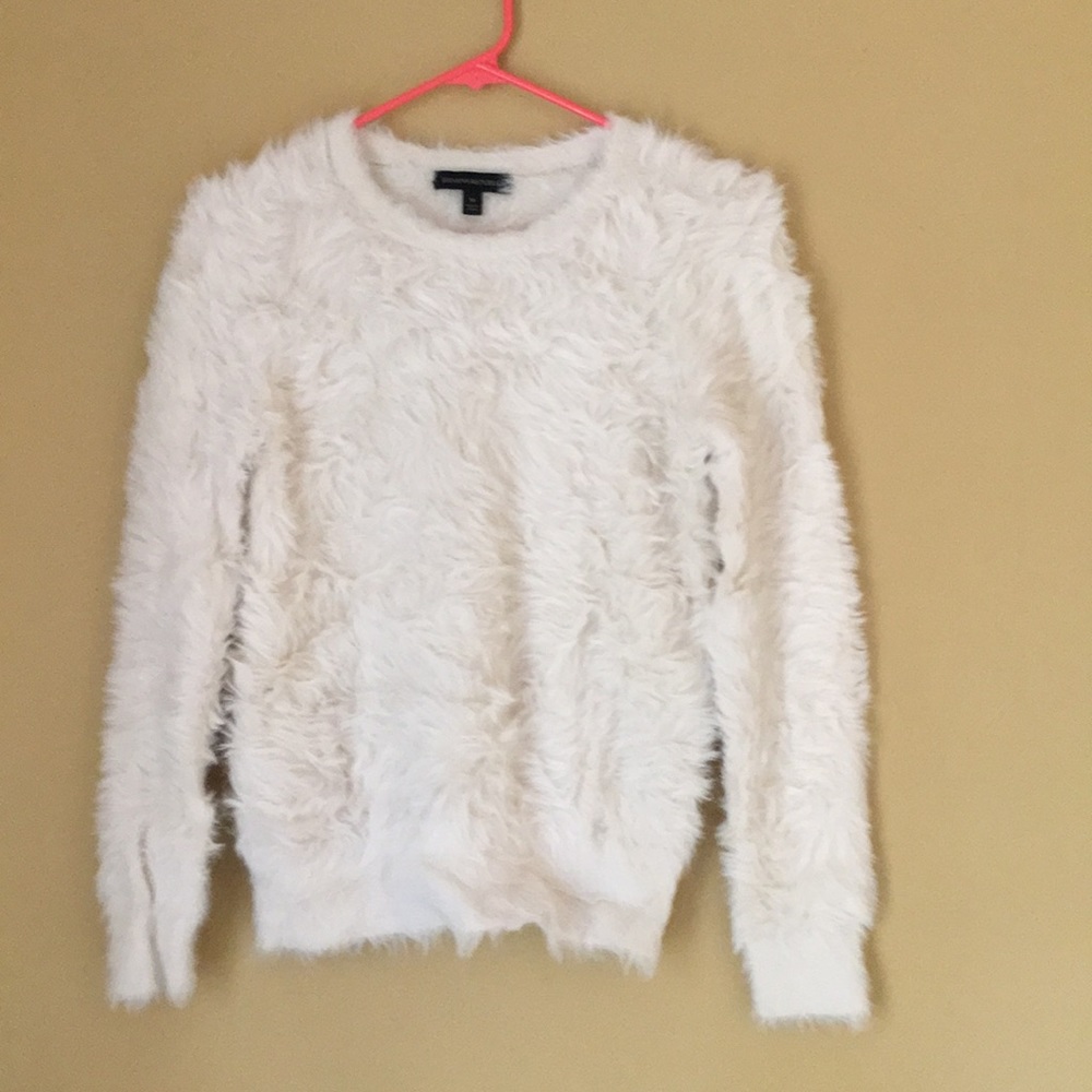 Amazingly soft crew neck ivory sweater by BR